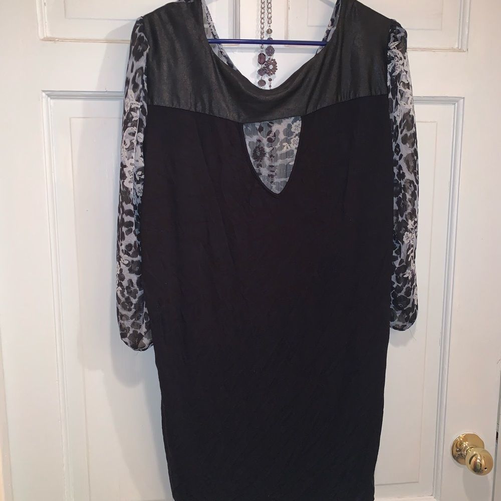Maurice’s Sheer Leopard & Leather Top Sz 3 - Picture 5 of 8